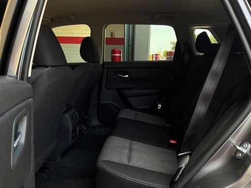 Used 2025 Nissan Rogue SV FWD image 12