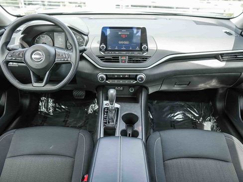 Used 2025 Nissan Altima 2.5 S FWD image 12