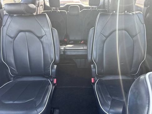 Used 2019 Chrysler Pacifica Limited w/ Advanced Safetytec Group FWD image 24