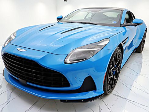 Used 2024 Aston Martin DB12 Coupe RWD image 18