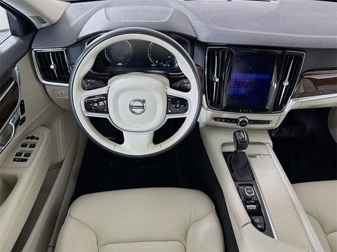 Used 2017 Volvo S90 T6 Momentum w/ Vision Package image 3