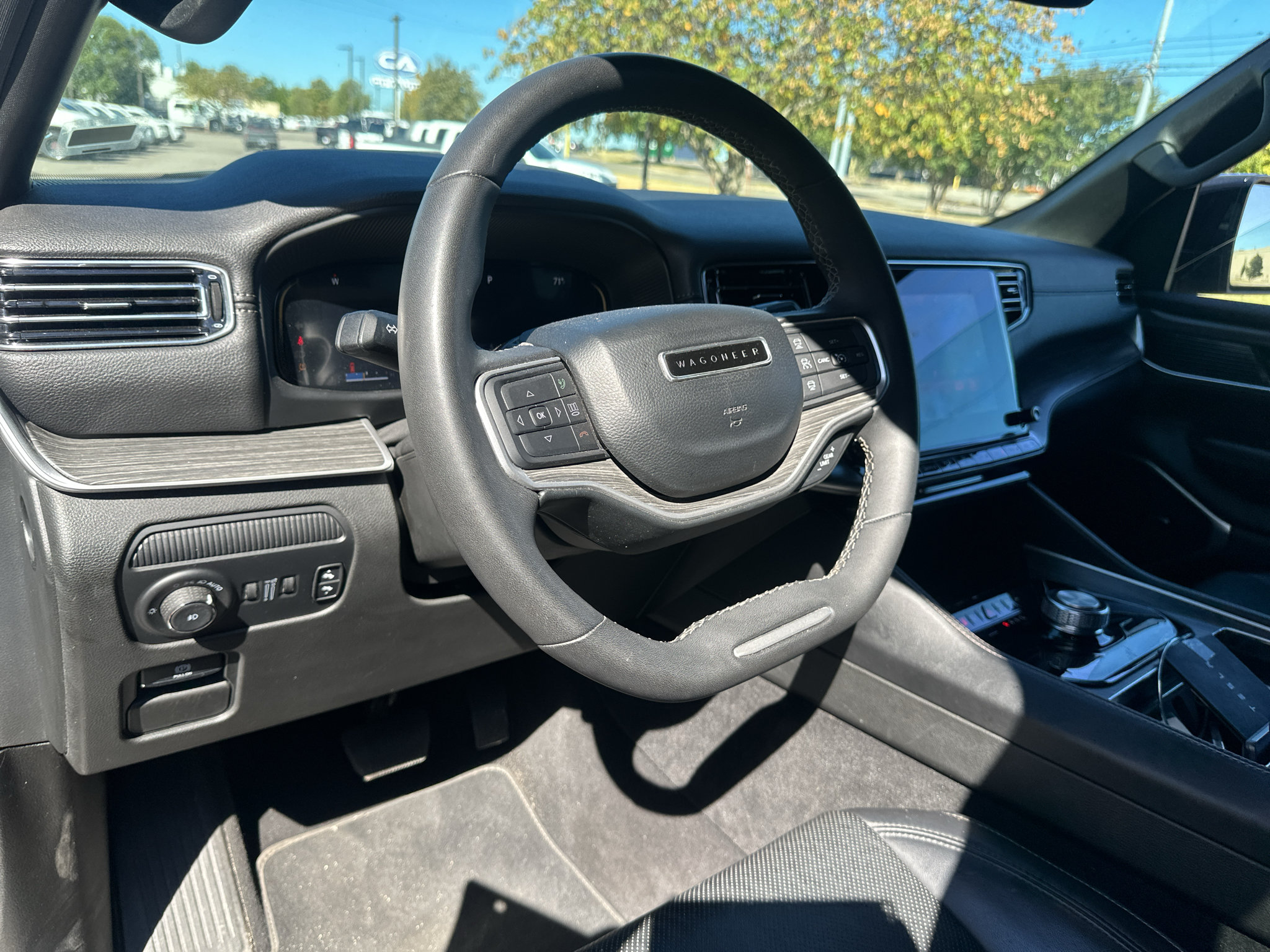 Used 2024 Jeep Wagoneer Series II w/ Flexible Seating Group RWD image 20