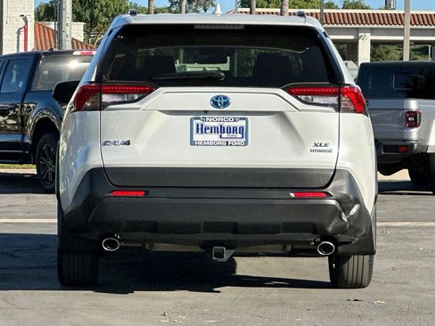 Used 2023 Toyota RAV4 XLE Premium image 5
