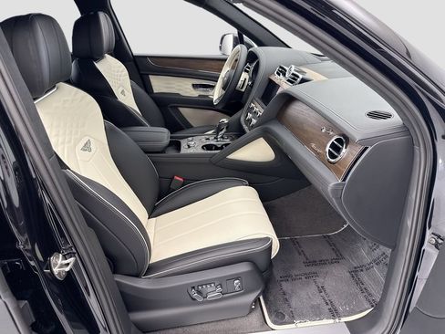 New 2026 Bentley Bentayga AWD/4WD image 19