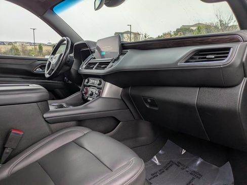 Used 2023 Chevrolet Suburban LT w/ Luxury Package image 29