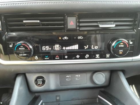 Used 2024 Nissan Rogue SL w/ SL Premium Package FWD image 47
