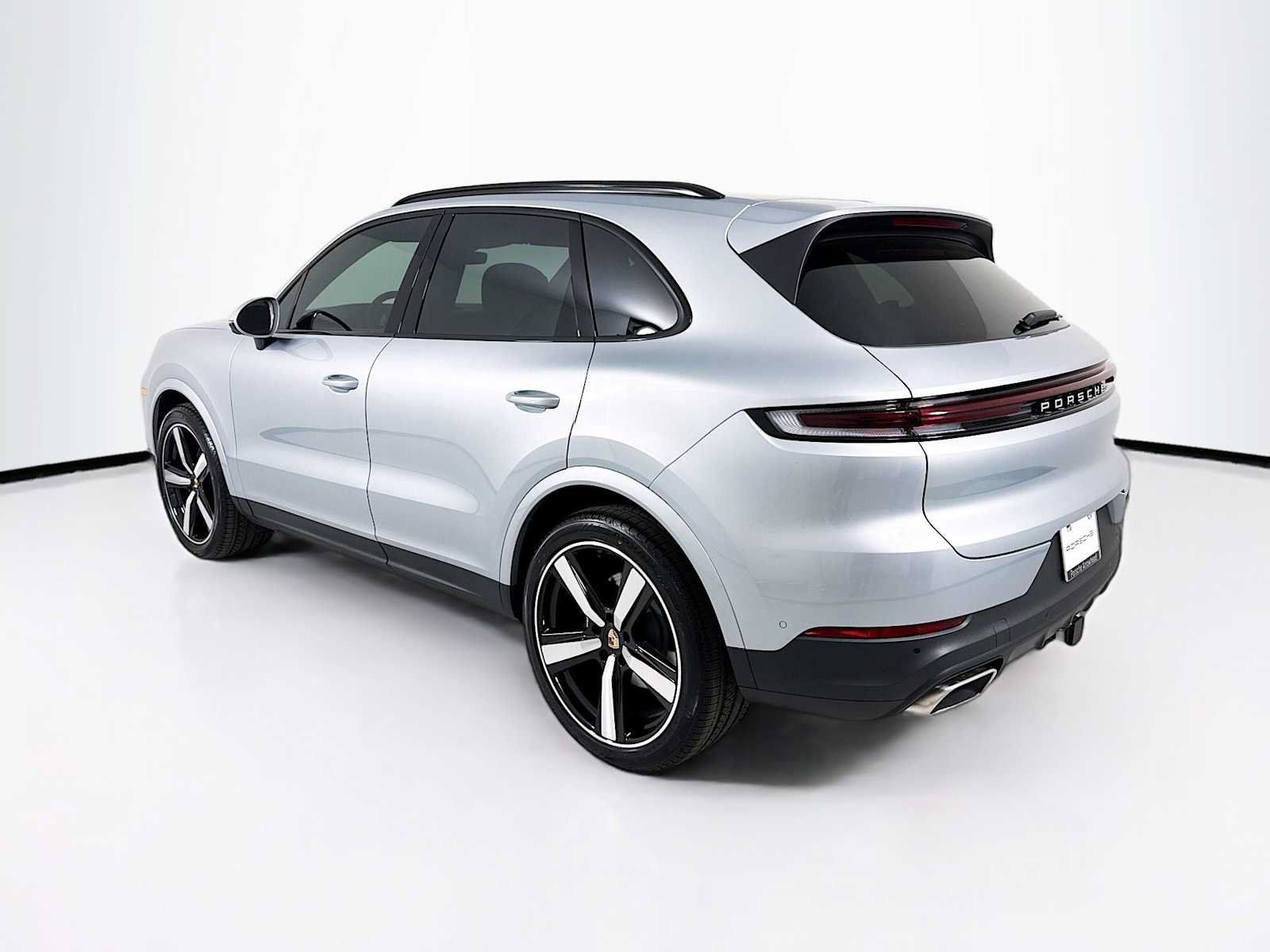 Used 2026 Porsche Cayenne AWD/4WD image 3