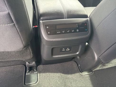 Used 2022 Nissan Pathfinder S image 25