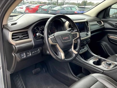 Used 2022 GMC Acadia Denali w/ Denali Technology Package FWD image 16
