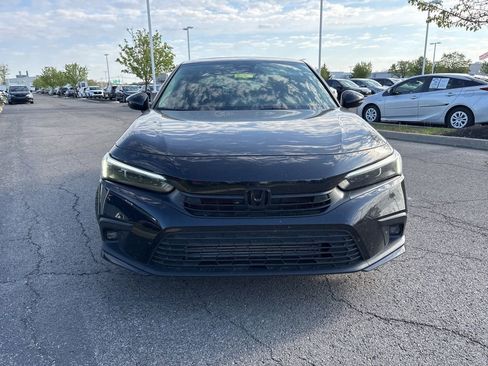 Used 2022 Honda Civic Touring image 2