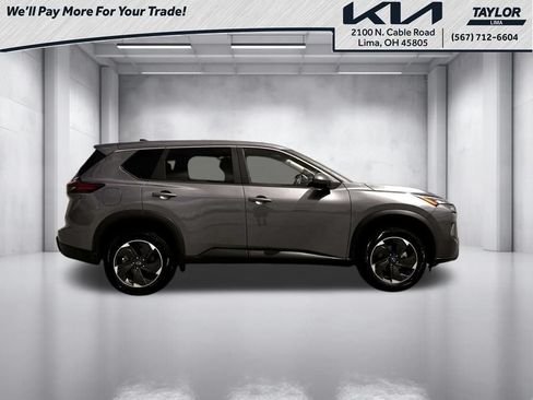 Used 2025 Nissan Rogue SV AWD/4WD image 17
