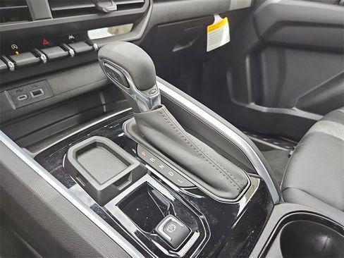 New 2025 Chevrolet Colorado LT w/ LT Convenience Package image 14