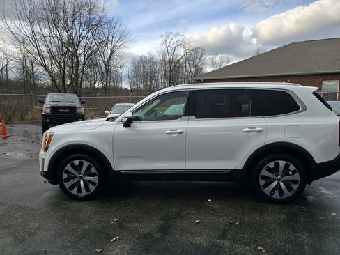 Used 2021 Kia Telluride EX w/ EX Premium Package image 4