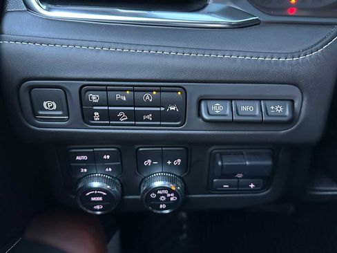 Used 2024 GMC Yukon XL Denali Ultimate image 36