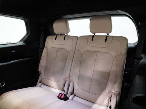 Used 2023 Jeep Grand Cherokee L Limited w/ Luxury Tech Group II image 18