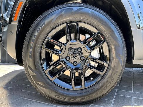 New 2026 Land Rover Defender 110 S AWD/4WD image 12
