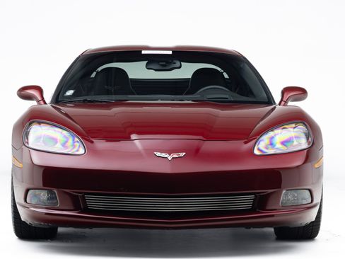Used 2007 Chevrolet Corvette Coupe w/ Preferred Equipment Group RWD image 3