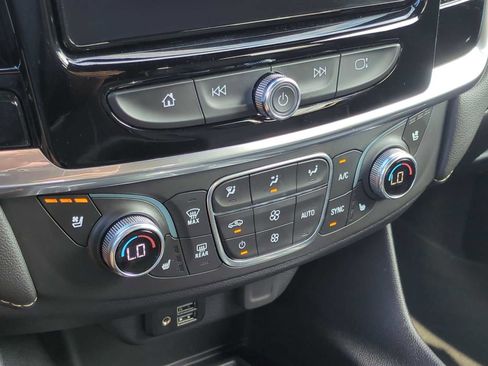 Used 2023 Chevrolet Traverse Premier FWD image 18