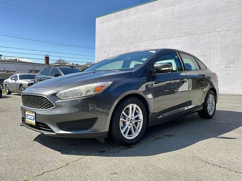 Used 2016 Ford Focus SE image 4