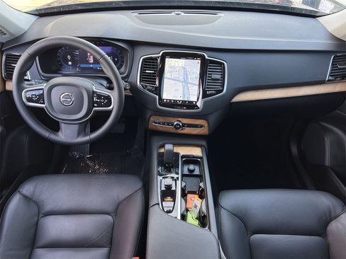 Used 2024 Volvo XC90 B6 Plus image 9
