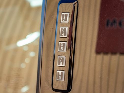 Used 2022 Ford F150 Lariat image 11