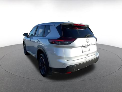 Used 2025 Nissan Rogue SV image 14