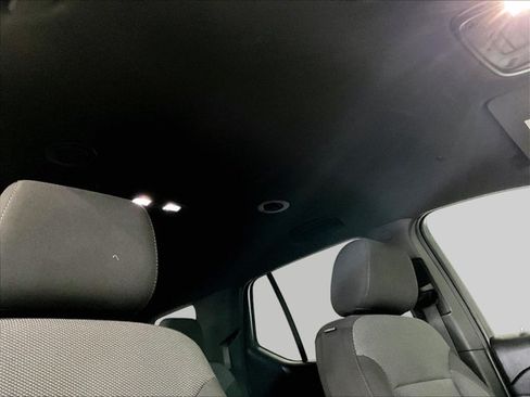 Used 2023 Chevrolet Traverse LT FWD image 17