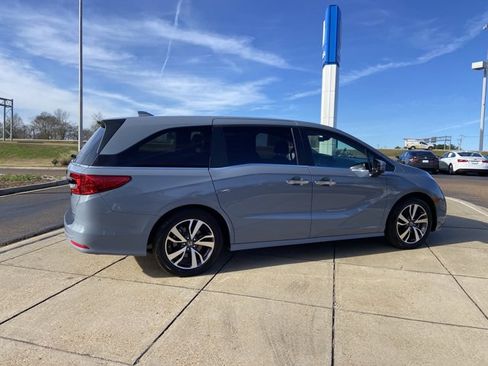 Used 2023 Honda Odyssey Touring image 11