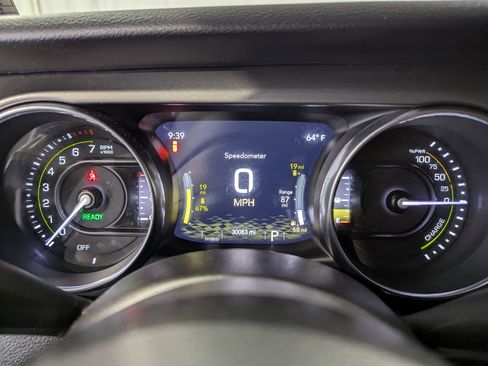 Used 2023 Jeep Wrangler Unlimited image 16