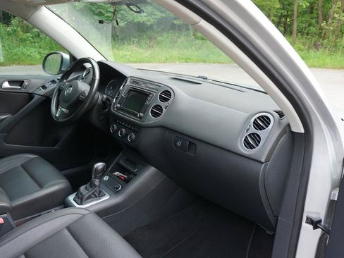 Used 2016 Volkswagen Tiguan SE FWD image 13