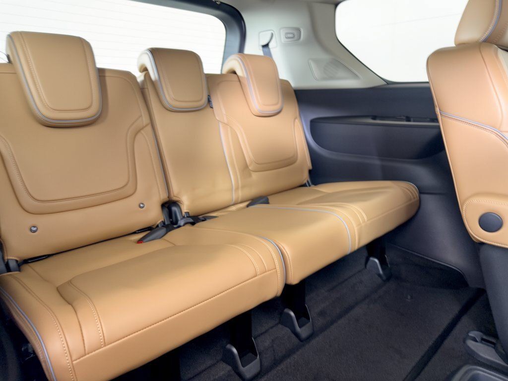 Used 2026 INFINITI QX80 Luxe w/ Cargo Package AWD/4WD image 29