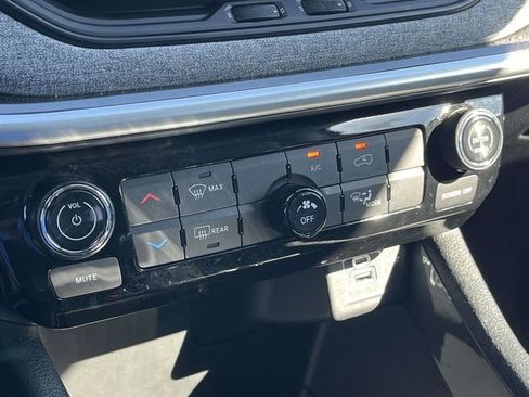 Used 2022 Jeep Compass Latitude image 30