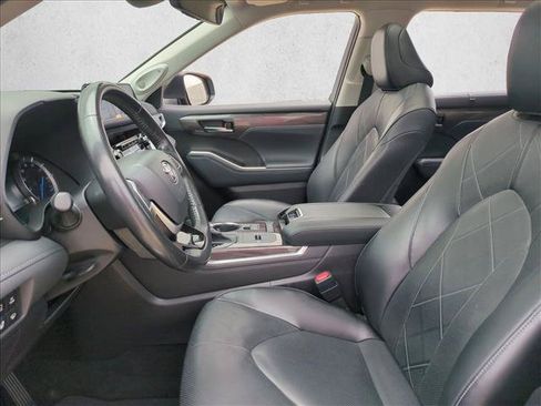 Used 2022 Toyota Highlander Platinum AWD/4WD image 17