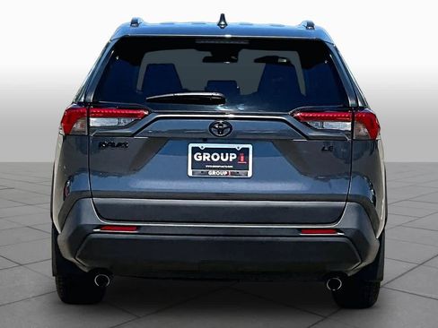 Used 2021 Toyota RAV4 LE FWD image 4