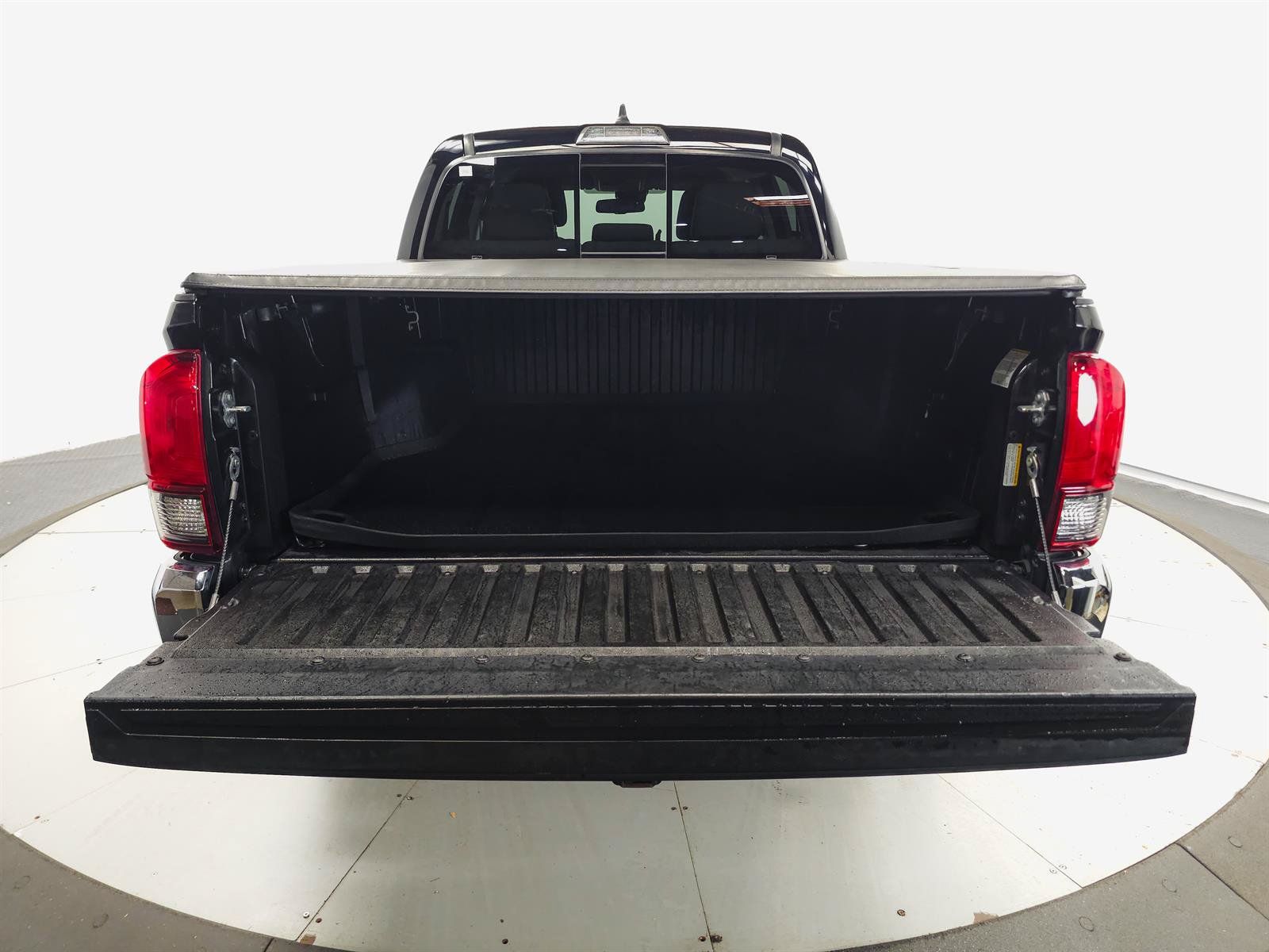 Used 2021 Toyota Tacoma SR5 AWD/4WD image 10
