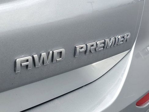 Used 2023 Chevrolet Equinox Premier image 6