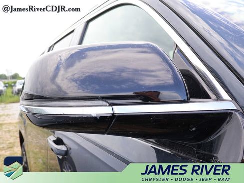 Used 2024 Jeep Wagoneer Series III AWD/4WD image 14