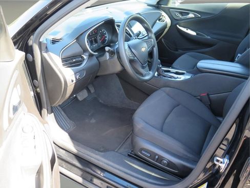 Used 2025 Chevrolet Malibu LT FWD image 9