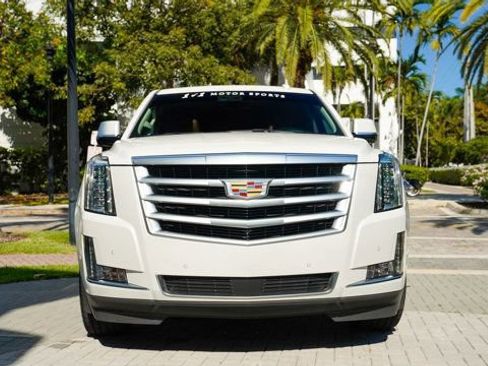 Used 2019 Cadillac Escalade ESV Premium Luxury image 7