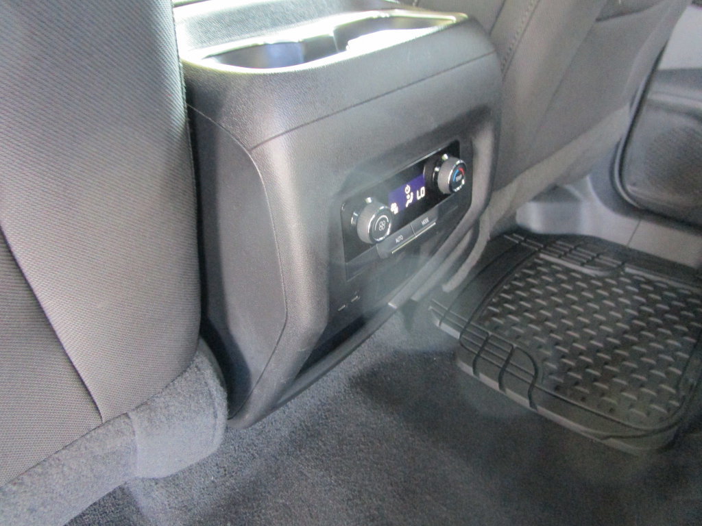Used 2025 Chevrolet Traverse LT FWD image 18