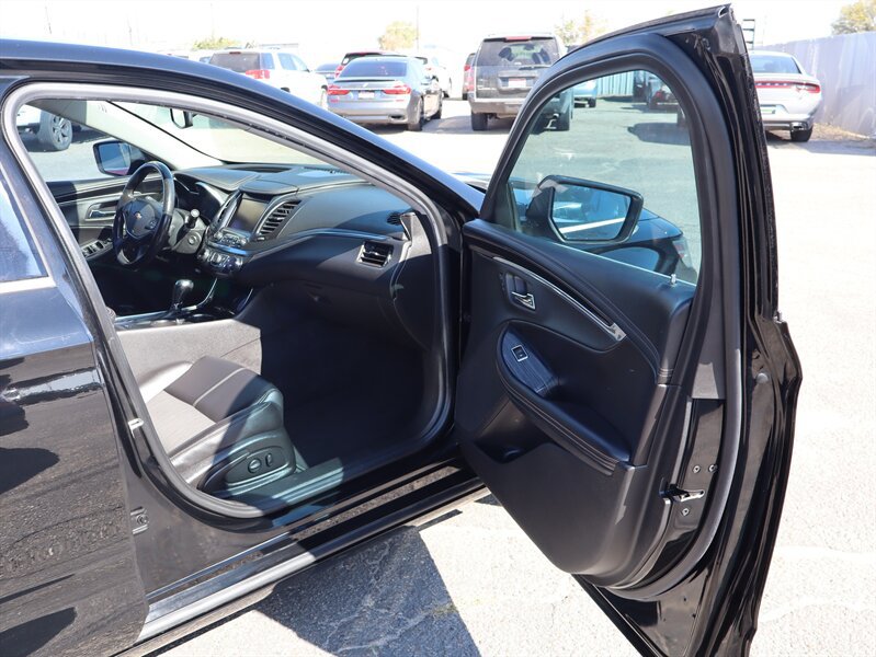 Used 2016 Chevrolet Impala LT FWD image 6