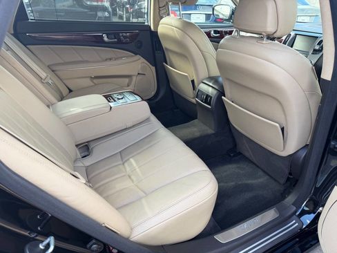 Used 2011 Hyundai Equus Signature RWD image 12