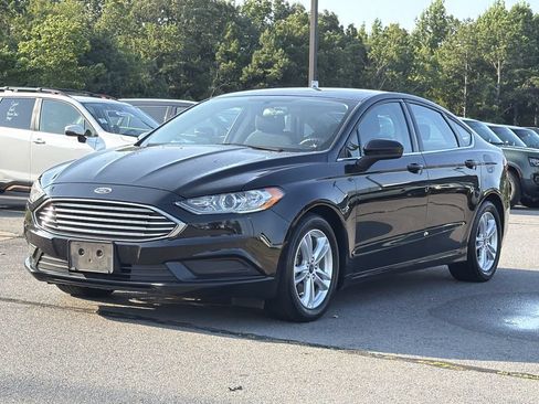 Used 2018 Ford Fusion SE w/ Fusion SE Technology Package FWD image 1