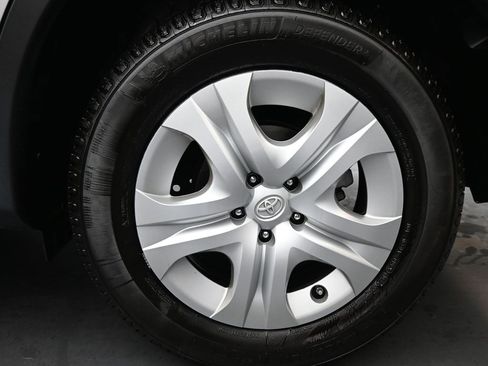 Used 2015 Toyota RAV4 LE image 11