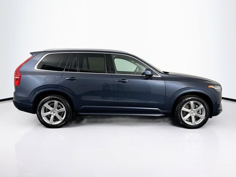 Used 2022 Volvo XC90 T5 Momentum image 12