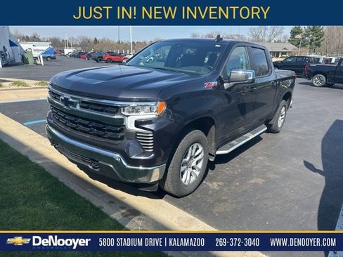 Used 2022 Chevrolet Silverado 1500 LT AWD/4WD image 1