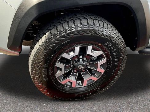 Used 2019 Toyota Tacoma TRD Off-Road image 32