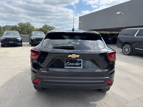 Used 2025 Chevrolet Trax LS FWD image 7