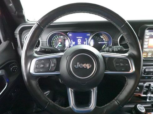 Used 2022 Jeep Wrangler Unlimited Sahara w/ Cold Weather Group AWD/4WD image 12