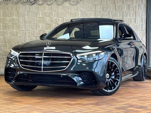 Used 2022 Mercedes-Benz S 500 4MATIC w/ AMG Line Package image 2